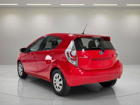 Used 2014 Toyota Prius C One image 14