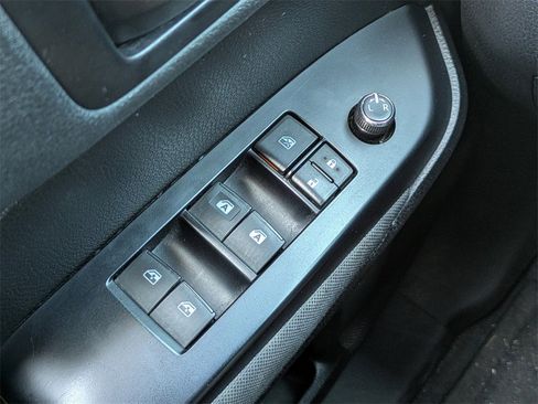 Used 2018 Toyota Highlander LE image 21