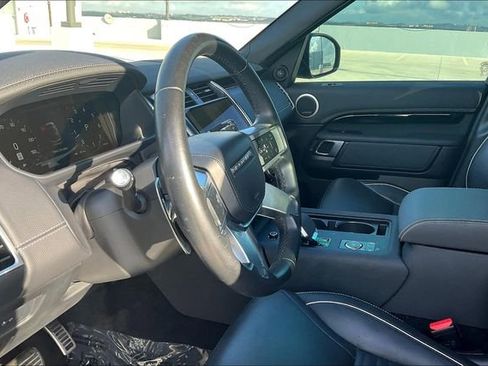 Used 2023 Land Rover Discovery Metropolitan Edition image 14