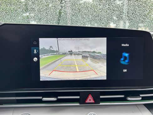 Used 2025 Hyundai Elantra Limited FWD image 23