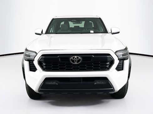 Used 2024 Toyota Tacoma TRD Off-Road image 2