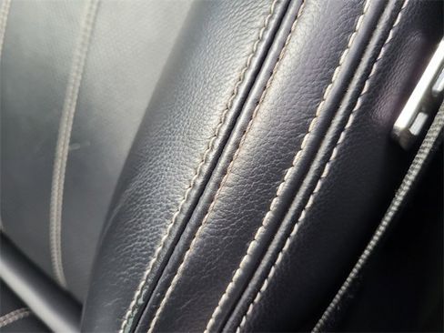 Used 2019 Land Rover Range Rover Velar S image 16