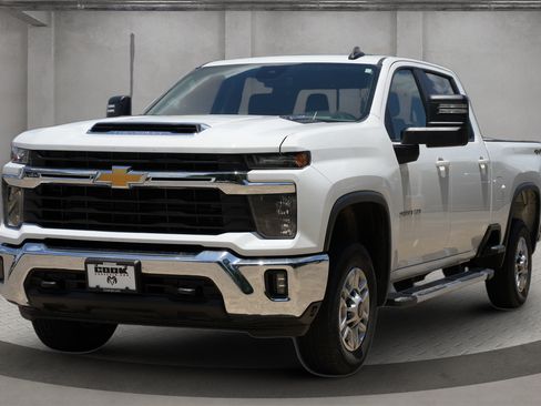 Used 2025 Chevrolet Silverado 2500 LT w/ Convenience Package AWD/4WD image 1
