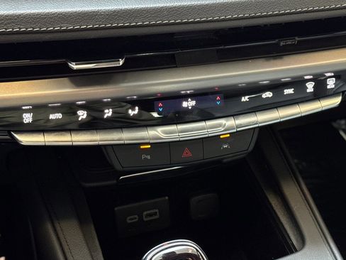 Used 2024 Cadillac XT4 Premium Luxury image 17