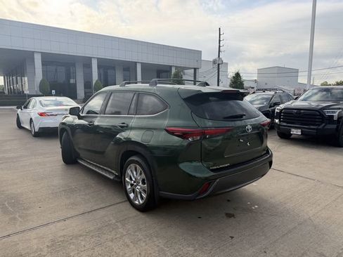 Used 2024 Toyota Highlander Limited image 7