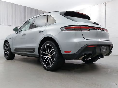 Certified 2025 Porsche Macan image 3