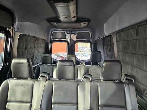 Used 2019 Mercedes-Benz Sprinter 2500 image 17