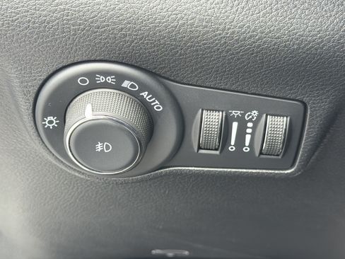Used 2025 Jeep Compass Limited AWD/4WD image 36