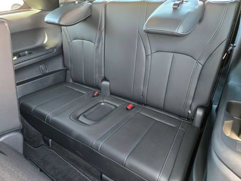 Certified 2025 INFINITI QX60 Luxe w/ Black Edition AWD/4WD image 18