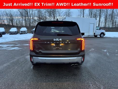 Certified 2023 Kia Telluride EX w/ EX Captain's Chair Package image 3