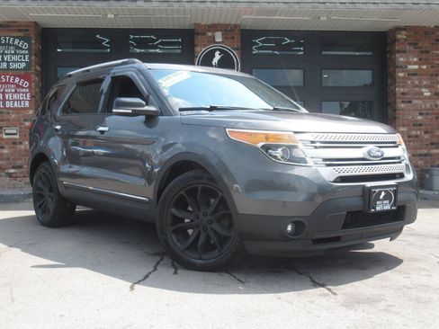 Used 2015 Ford Explorer XLT w/ Equipment Group 202A AWD/4WD image 2