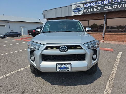 Used 2017 Toyota 4Runner SR5 AWD/4WD image 2