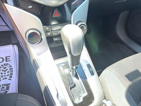 Used 2015 Chevrolet Cruze LT FWD image 18