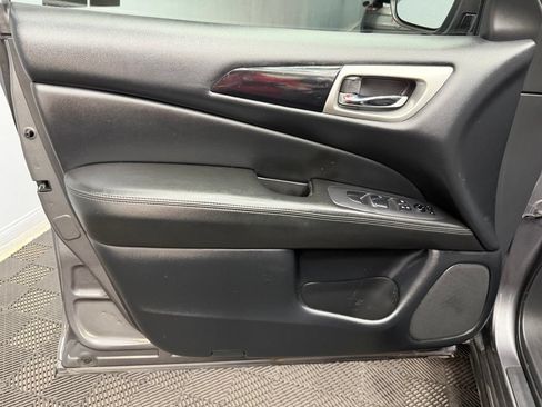 Used 2020 Nissan Pathfinder S AWD/4WD image 35