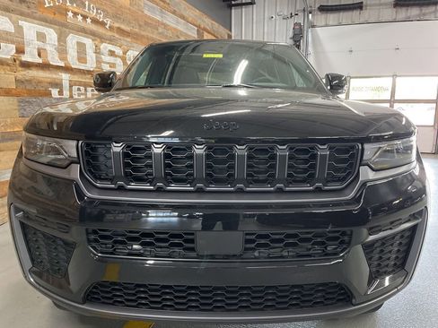 New 2026 Jeep Grand Cherokee Altitude AWD/4WD image 7