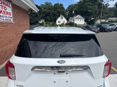 Used 2020 Ford Explorer XLT w/ Equipment Group 202A AWD/4WD image 9
