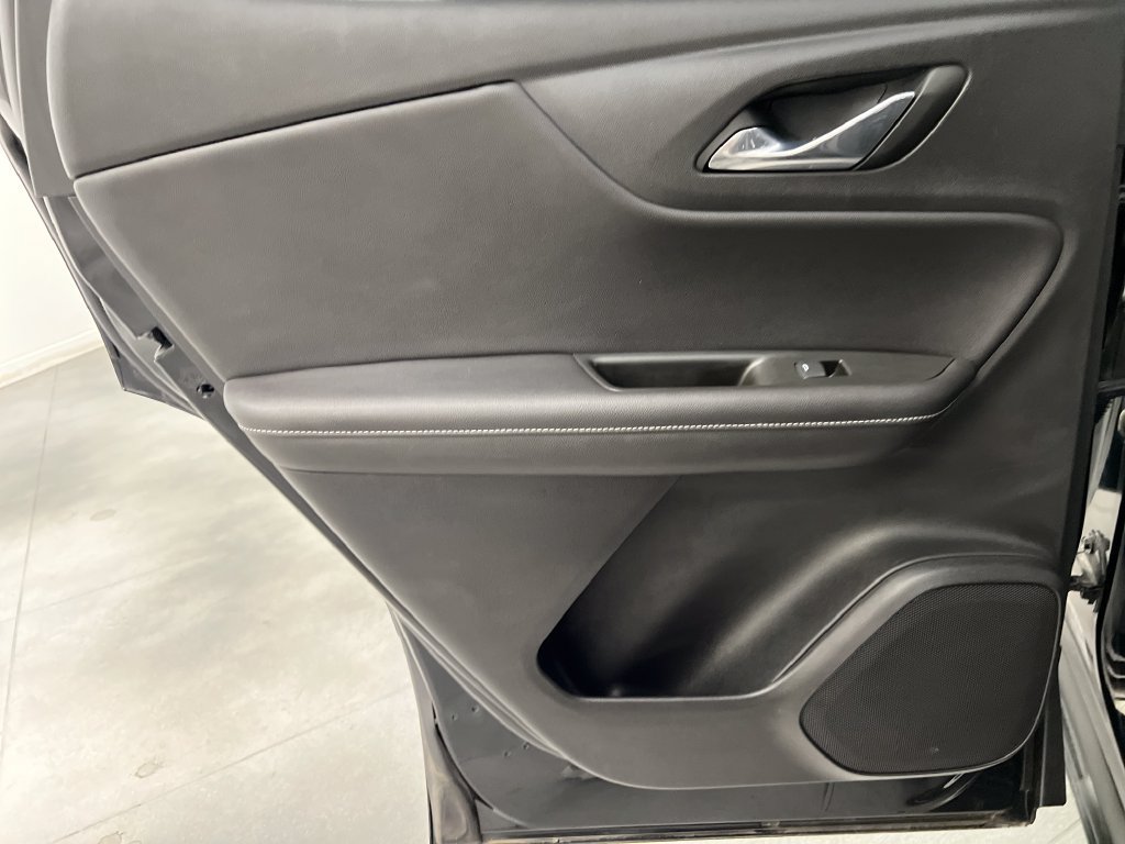 Used 2025 Chevrolet Blazer LT FWD image 19