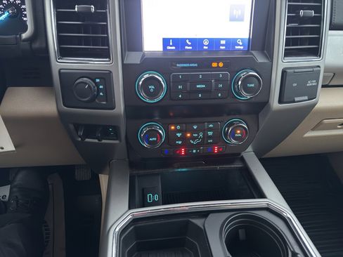 Used 2021 Ford F250 Lariat w/ Chrome Package image 14
