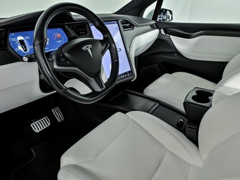 Used 2018 Tesla Model X 75D image 19