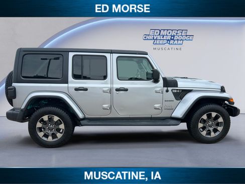 Used 2018 Jeep Wrangler Unlimited Sahara AWD/4WD image 6
