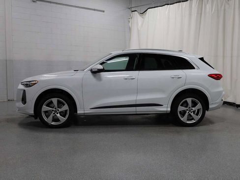 Certified 2025 Audi Q5 Premium Plus w/ Premium Plus AWD/4WD image 2