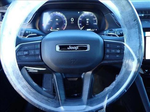 New 2026 Jeep Grand Cherokee Limited w/ Limited Altitude Package AWD/4WD image 15
