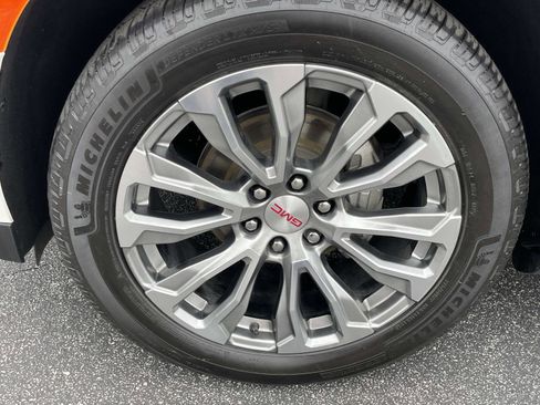 Used 2024 GMC Yukon XL Denali w/ Denali Reserve Package image 12