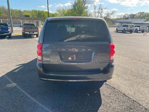 Used 2019 Dodge Grand Caravan SE w/ UConnect Hands-Free Group image 5