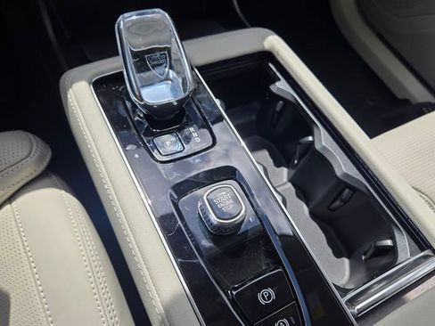 New 2026 Volvo XC90 B6 Ultra w/ Protection Package AWD/4WD image 24