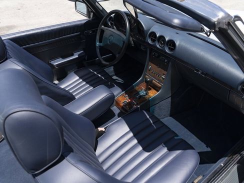 Used 1988 Mercedes-Benz 560 SL image 18