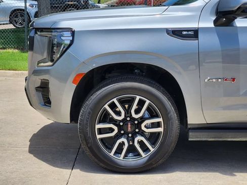Used 2024 GMC Yukon AT4 w/ Technology Package AWD/4WD image 9