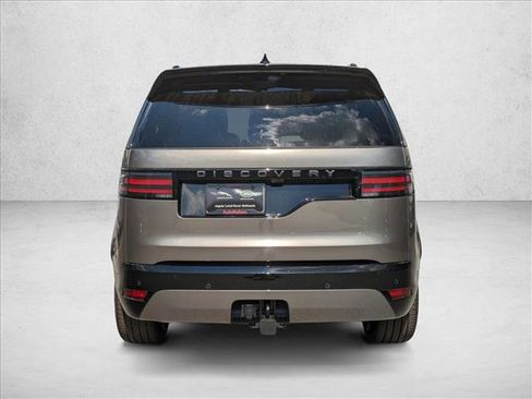 Used 2024 Land Rover Discovery Dynamic SE image 8