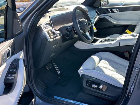 New 2026 BMW X5 xDrive40i w/ M Sport Package image 4