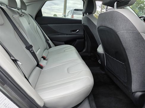 Used 2024 Hyundai Elantra Limited image 26