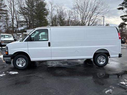 New 2025 Chevrolet Express 3500 Work Van w/ Driver Convenience Package image 4