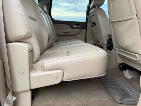 Used 2014 Chevrolet Silverado 2500 LTZ w/ LTZ Plus Package image 17