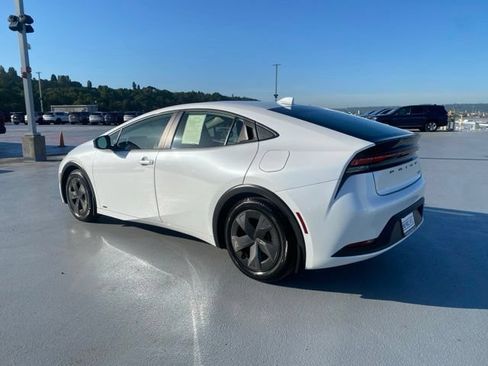 Certified 2024 Toyota Prius LE AWD/4WD image 10