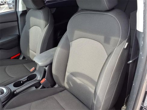 Used 2022 Kia Forte LXS image 7