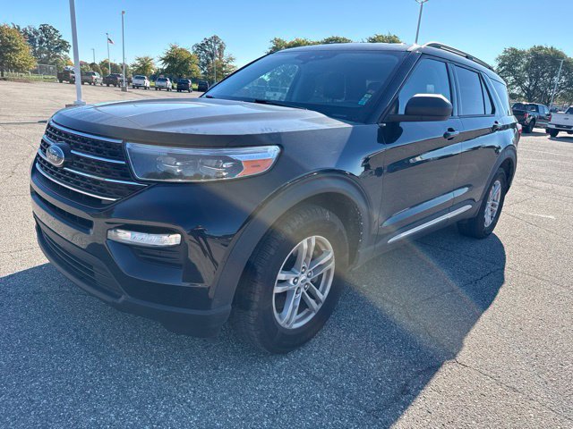 Used 2022 Ford Explorer XLT w/ Equipment Group 202A AWD/4WD image 2