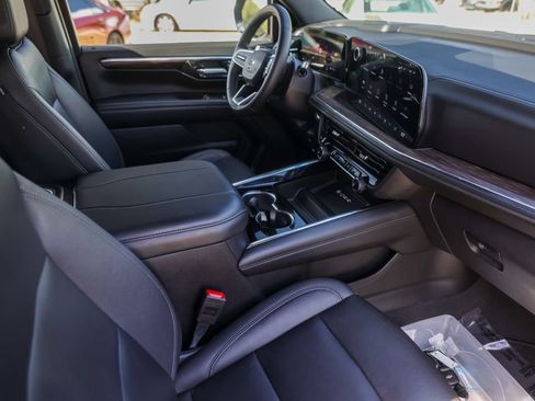 Used 2025 Chevrolet Tahoe Z71 AWD/4WD image 33