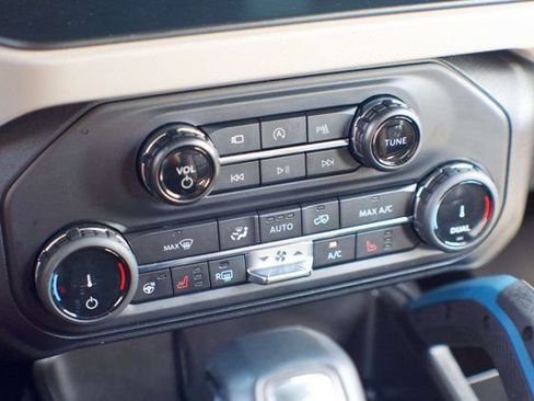 Used 2022 Ford Bronco Wildtrak image 31