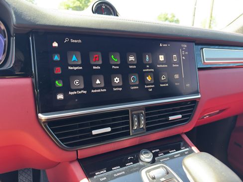 Used 2022 Porsche Cayenne Platinum Edition image 17