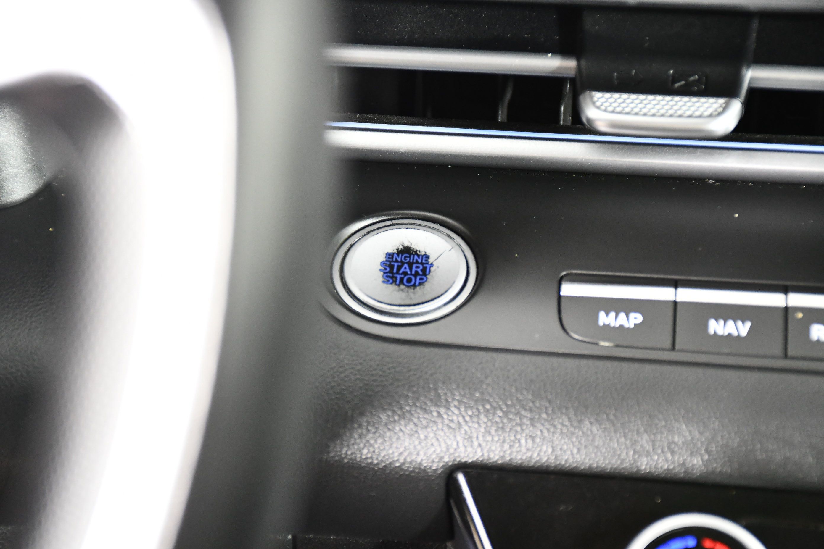 Used 2025 Hyundai Elantra Limited FWD image 18