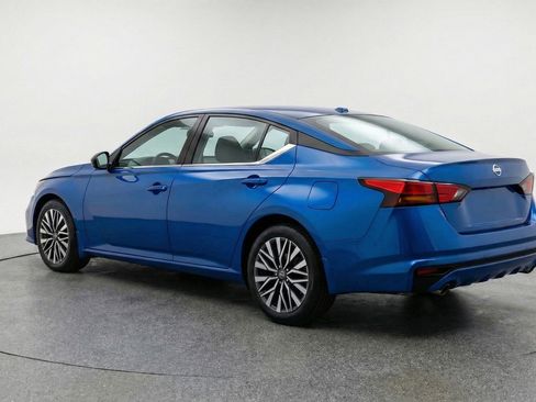 Used 2025 Nissan Altima 2.5 SV image 6