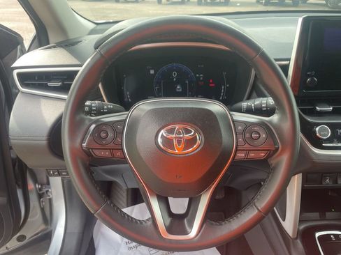 Used 2025 Toyota Corolla Cross XLE w/ Convenience Package FWD image 24