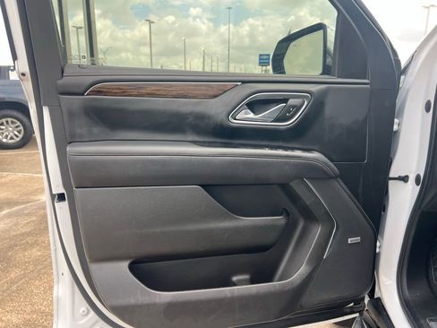 Used 2023 Chevrolet Suburban Premier RWD image 21