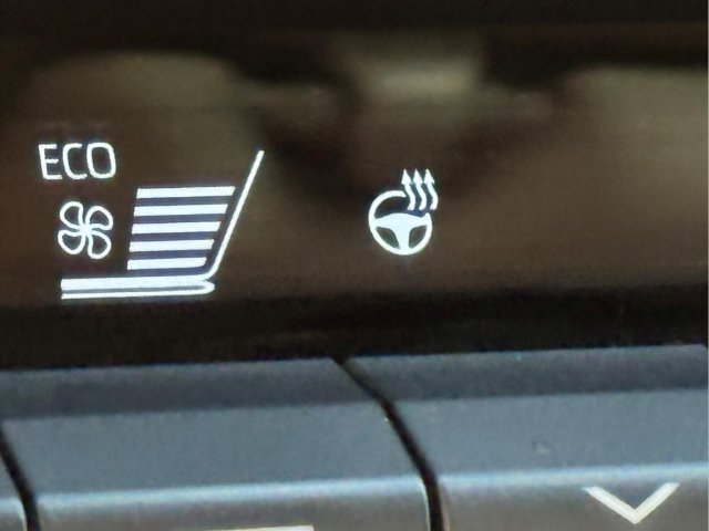 Used 2025 Toyota Camry XLE FWD image 19