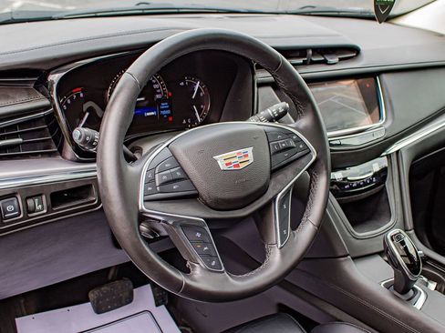 Used 2017 Cadillac XT5 Luxury w/ Driver Awareness Package AWD/4WD image 24
