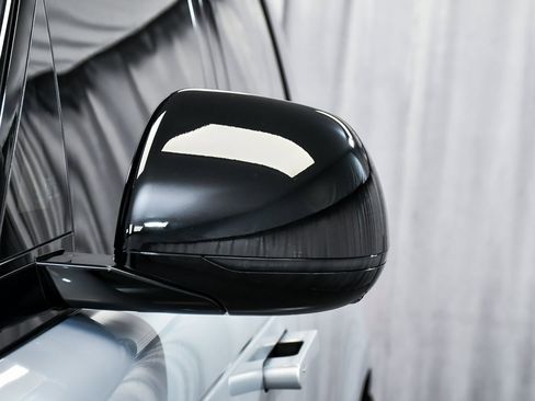 Used 2025 Land Rover Range Rover SE image 90