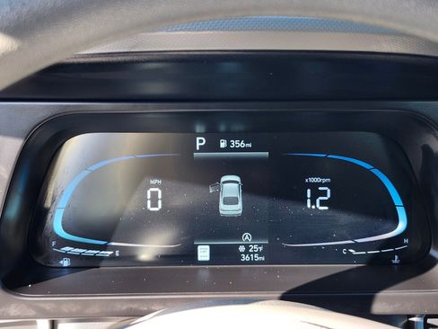 Certified 2025 Hyundai Elantra SE image 28